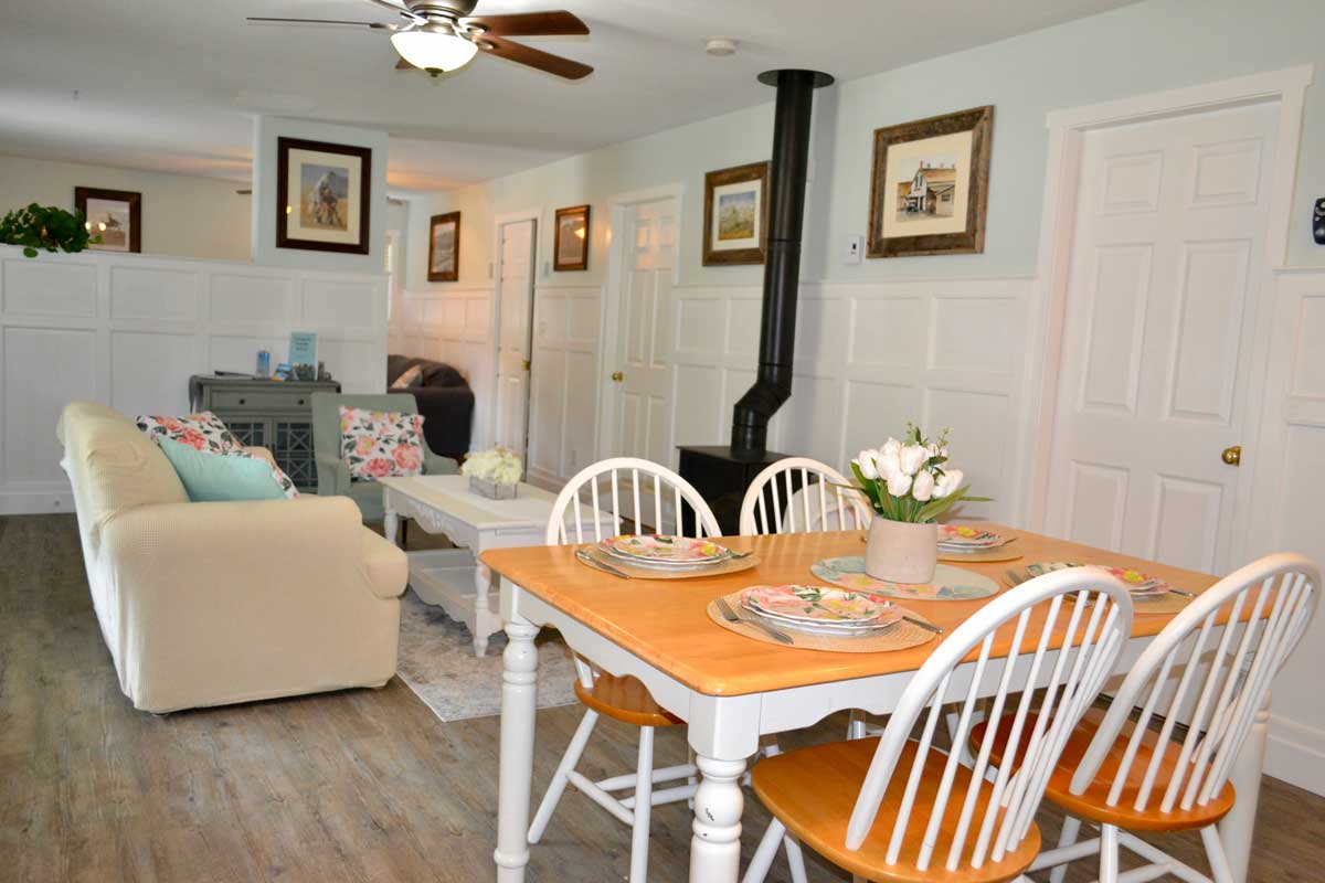 Interior Living Space Peachland B&B Accommodations with Pool