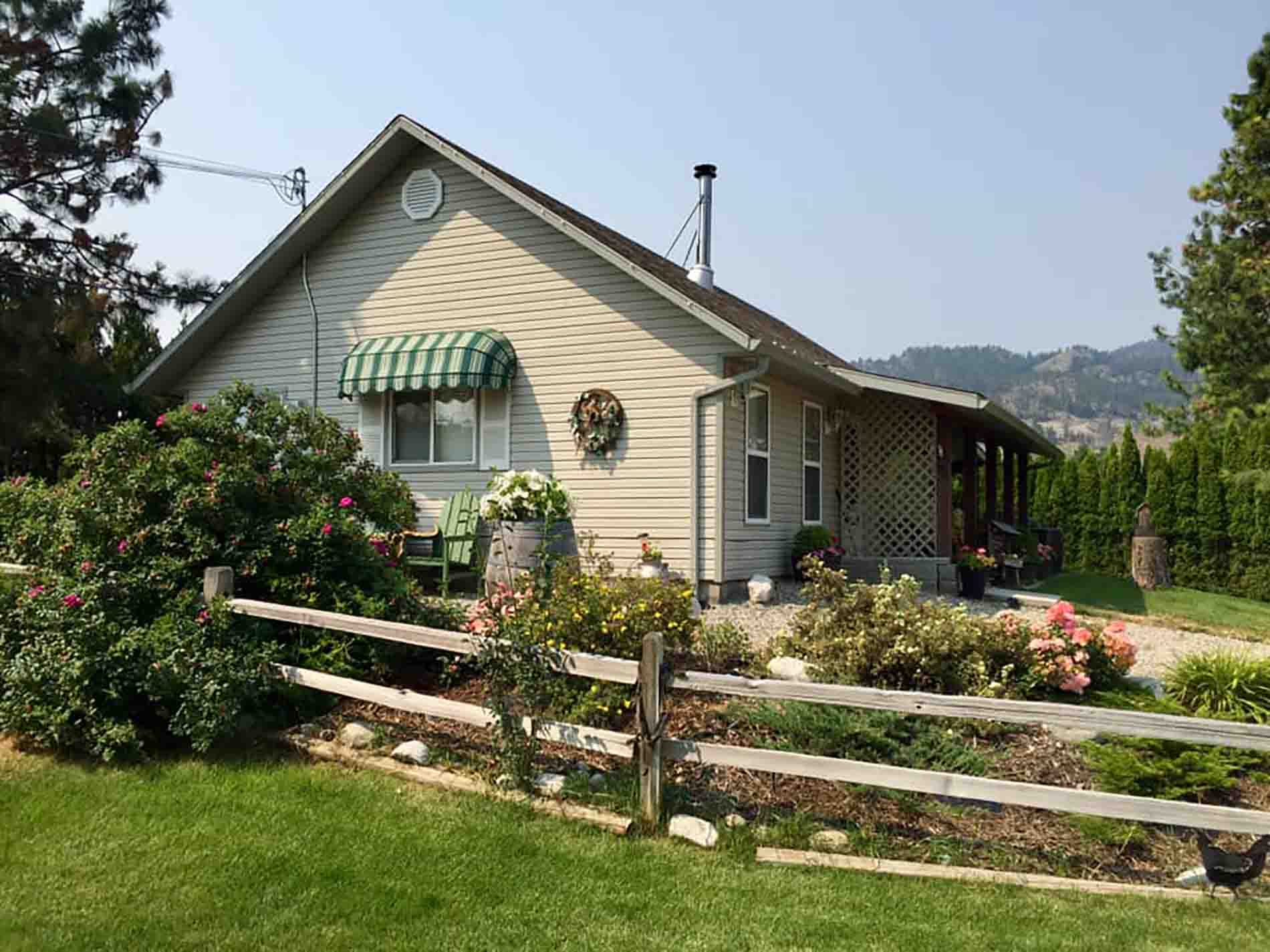 Exterior Private Two Bedroom Bed & Breakfast Accommodation Okanagan