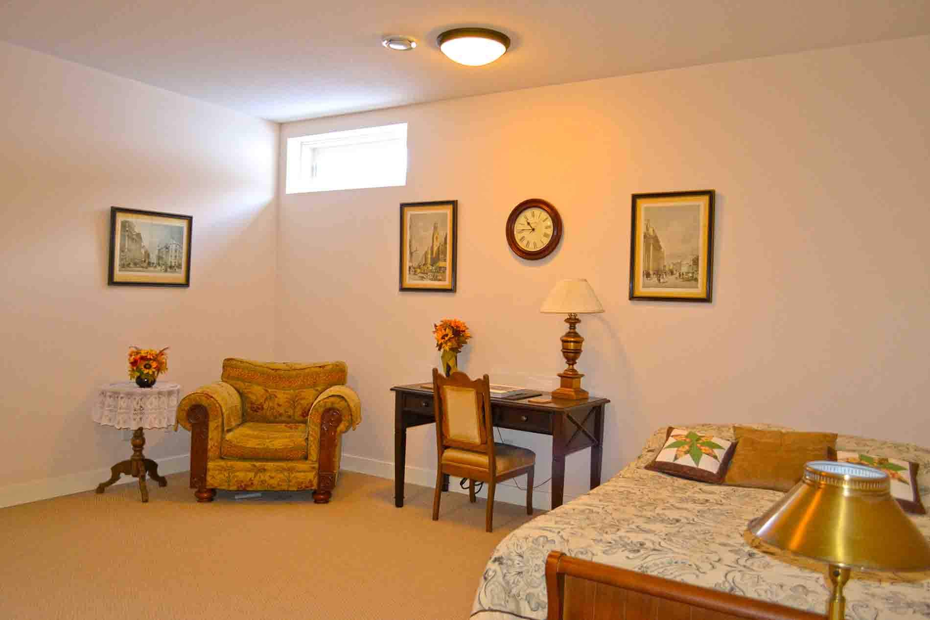 Bedroom 2 Family Vacation Okanagan Suite