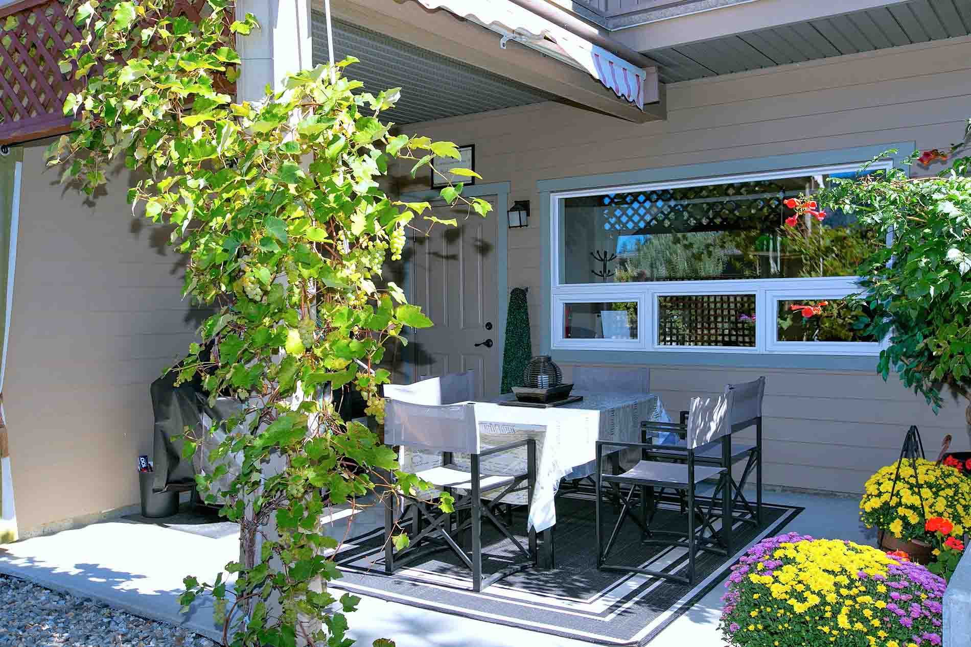 Peachland Bed Breakfast Accommodation With Pool